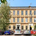 Lovely 2 Bedroom Garden Flat In Trendy West End Appartamento