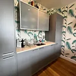 3-bed Bonny Flat - West End Centre