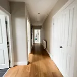 3-bed Bonny Flat - West End Centre גלאזגו