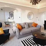 מלון 69 St Georges Mansions *