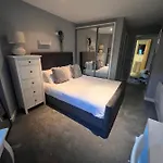 Glas Go Executive 2-bedroom Near Ovo Hydro Free Parking Apartment