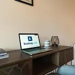 Apartment West End Escape - Prime Location *