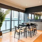 Lovely 2 Bed Duplex With Hydro Views * Glasgow