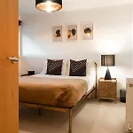 West End Escape - Prime Location