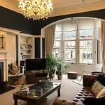 Διαμέρισμα Spacious 3 Bed Flat In The Heart Of The West End. *