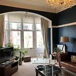 Spacious 3 Bed Flat In The Heart Of The West End. *