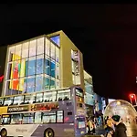 Designer Penthouse With Riverviews - G1 Centre, 3 Bedrooms, 2 Bathrooms, 1 Living / Kitchen. Full Floor, Wrap Around Terrace, Panoramic Views, Off Station / Buchanan Street غلاسغو