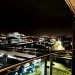 Designer Penthouse With Riverviews - G1 Centre, 3 Bedrooms, 2 Bathrooms, 1 Living / Kitchen. Full Floor, Wrap Around Terrace, Panoramic Views, Off Station / Buchanan Street * غلاسغو