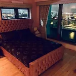 شقة Designer Penthouse With Riverviews - G1 Centre, 3 Bedrooms, 2 Bathrooms, 1 Living / Kitchen. Full Floor, Wrap Around Terrace, Panoramic Views, Off Station / Buchanan Street