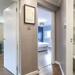 ** Modern Merchant 1 Bed With Free Parking ** *