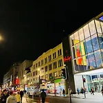 Designer Penthouse With Riverviews - G1 Centre, 3 Bedrooms, 2 Bathrooms, 1 Living / Kitchen. Full Floor, Wrap Around Terrace, Panoramic Views, Off Station / Buchanan Street غلاسغو