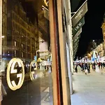 Designer Penthouse With Riverviews - G1 Centre, 3 Bedrooms, 2 Bathrooms, 1 Living / Kitchen. Full Floor, Wrap Around Terrace, Panoramic Views, Off Station / Buchanan Street شقة غلاسغو