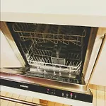 Designer Penthouse With Riverviews - G1 Centre, 3 Bedrooms, 2 Bathrooms, 1 Living / Kitchen. Full Floor, Wrap Around Terrace, Panoramic Views, Off Station / Buchanan Street غلاسغو