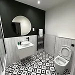 3 Bedroom/3 Bathroom Large Flat Near Ovo Hydro *