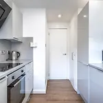 ** Modern Merchant 1 Bed With Free Parking ** Apartment *
