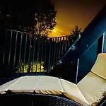 Executive Triplex House, 3 Bedroom 3 Bathrooms 1 Living Kitchen - Huge Terrace For Master Bedroom - Private E Parking Lez Congestion Zone Free - Garden - 5 Mins Drive To Centre Station 글라스고