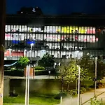 Executive Triplex House, 3 Bedroom 3 Bathrooms 1 Living Kitchen - Huge Terrace For Master Bedroom - Private E Parking Lez Congestion Zone Free - Garden - 5 Mins Drive To Centre Station 펜션 글라스고