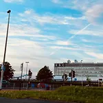 Executive Triplex House, 3 Bedroom 3 Bathrooms 1 Living Kitchen - Huge Terrace For Master Bedroom - Private E Parking Lez Congestion Zone Free - Garden - 5 Mins Drive To Centre Station 글라스고