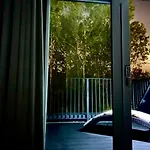 펜션 Executive Triplex House, 3 Bedroom 3 Bathrooms 1 Living Kitchen - Huge Terrace For Master Bedroom - Private E Parking Lez Congestion Zone Free - Garden - 5 Mins Drive To Centre Station 글라스고