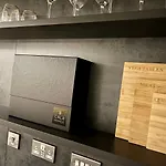 Executive Triplex House, 3 Bedroom 3 Bathrooms 1 Living Kitchen - Huge Terrace For Master Bedroom - Private E Parking Lez Congestion Zone Free - Garden - 5 Mins Drive To Centre Station *