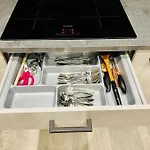 Executive Triplex House, 3 Bedroom 3 Bathrooms 1 Living Kitchen - Huge Terrace For Master Bedroom - Private E Parking Lez Congestion Zone Free - Garden - 5 Mins Drive To Centre Station 펜션 글라스고