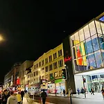 Centre Flat With River Views And Parking *