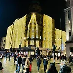 Centre Flat With River Views And Parking דירה *