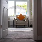 4 Bedrooms Homely House - Sleeps 6 Comfortably With 6 Double Beds,glasgow, Free Street Parking, Business Travellers, Contractors, & Holiday-goers, Near Major Transport Links In & Centre, Perfect For Common Wealth Games 2026 Apartmán *