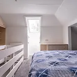 Apartmán 4 Bedrooms Homely House - Sleeps 6 Comfortably With 6 Double Beds,glasgow, Free Street Parking, Business Travellers, Contractors, & Holiday-goers, Near Major Transport Links In & Centre, Perfect For Common Wealth Games 2026