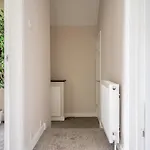 4 Bedrooms Homely House - Sleeps 6 Comfortably With 6 Double Beds,glasgow, Free Street Parking, Business Travellers, Contractors, & Holiday-goers, Near Major Transport Links In & Centre, Perfect For Common Wealth Games 2026 *