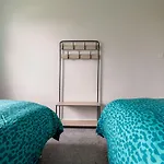 4 Bedrooms Homely House - Sleeps 6 Comfortably With 6 Double Beds,glasgow, Free Street Parking, Business Travellers, Contractors, & Holiday-goers, Near Major Transport Links In & Centre, Perfect For Common Wealth Games 2026