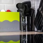 4 Bedrooms Homely House - Sleeps 6 Comfortably With 6 Double Beds,glasgow, Free Street Parking, Business Travellers, Contractors, & Holiday-goers, Near Major Transport Links In & Centre, Perfect For Common Wealth Games 2026 Glasgow