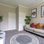 Apartmán 4 Bedrooms Homely House - Sleeps 6 Comfortably With 6 Double Beds,glasgow, Free Street Parking, Business Travellers, Contractors, & Holiday-goers, Near Major Transport Links In & Centre, Perfect For Common Wealth Games 2026