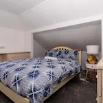 4 Bedrooms Homely House - Sleeps 6 Comfortably With 6 Double Beds,glasgow, Free Street Parking, Business Travellers, Contractors, & Holiday-goers, Near Major Transport Links In & Centre, Perfect For Common Wealth Games 2026 Glasgow
