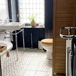 Stunning 3 Bedroom Victorian Near Pollok Country Park