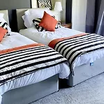 Stunning 3 Bedroom Victorian Near Pollok Country Park *