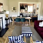Stunning 3 Bedroom Victorian Near Pollok Country Park Apartman