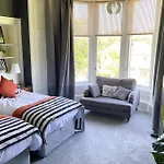 Stunning 3 Bedroom Victorian Near Pollok Country Park Apartman