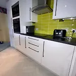 Apartment Glas Go Executive 2-bedroom Near Ovo Hydro Free Parking *