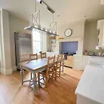 Of Joy - 3 Bedroom With Private Garden 公寓 *