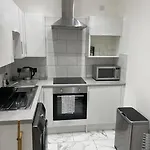 Top Floor West End Apartment - Partick, Glasgow * Glasgow