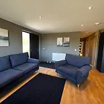 Spacious 3-bedroom On Country Estate Near - Sleeps 6 Apartmán *