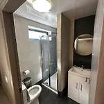 Spacious 3-bedroom On Country Estate Near - Sleeps 6 Apartmán