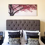 Stunning 5 Bedroom Apt, Close To Centre, Sec, Hydro And Motorway *