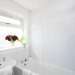 Cosy 1 Bed With Parking In City Centre