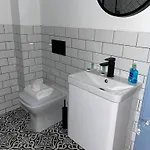 Stunning 1 Bed In West End Apartman *