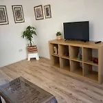 Comfy 1 Bedroom Flat With Free Parking *