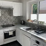 Διαμέρισμα Comfy 1 Bedroom Flat With Free Parking *