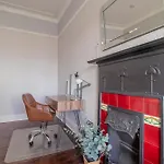 Beautiful, Traditional 2 Bed Flat W Free Parking - Pass The Keys *