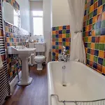 Beautiful, Traditional 2 Bed Flat W Free Parking - Pass The Keys *